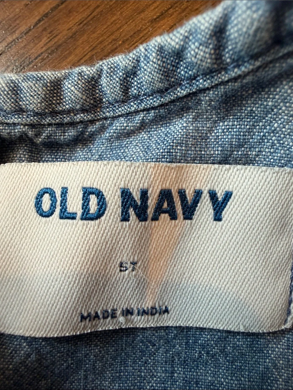 Old Navy Girls Light Denim Sleeveless Smocked Yoke Tank Top Size 5 - C26-047